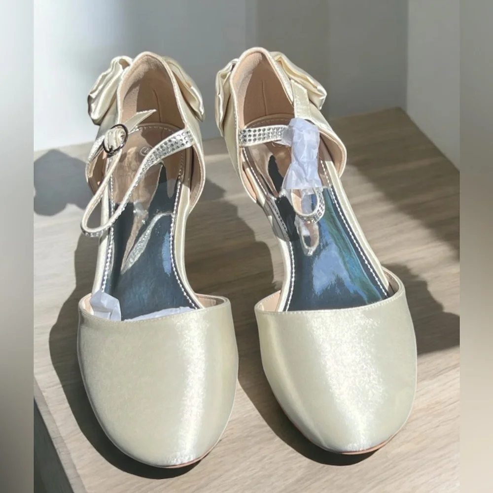Coutgo Girls Elegant Cream Dress Shoes with Sparkly Bow Detail